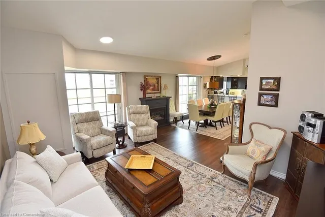 Additional image 10 of 262 Dundas St Unit 406