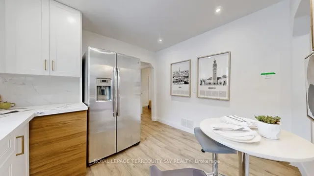 Additional image 11 of 174 Linden Ave