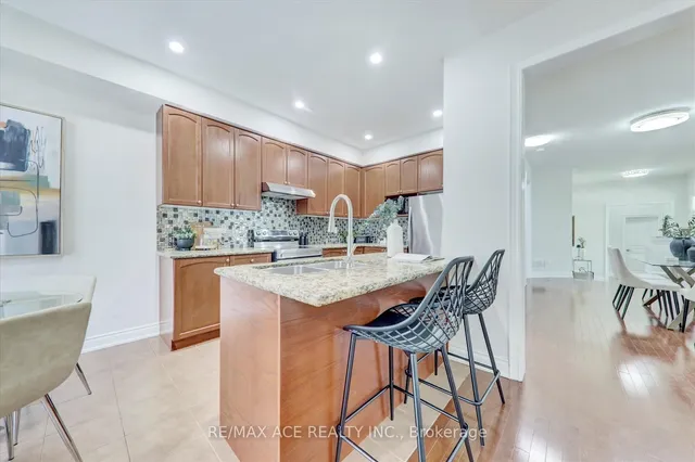 Additional image 18 of 1 Goldthread Terr