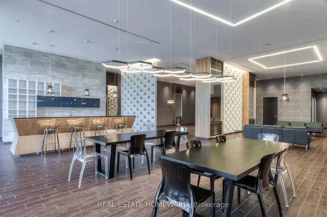 Additional image 29 of 36 Park Lawn Rd Unit 810