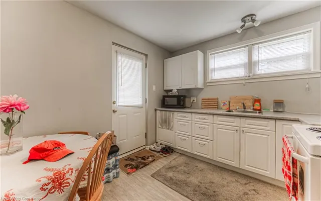 Additional image 23 of 218 Margaret Ave