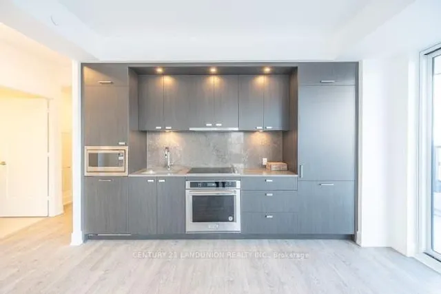 Additional image 15 of 10 Inn On The Park Dr Unit 2004