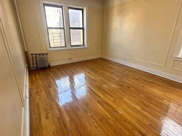 671 W 193rd St APT 4J, New York, NY 10040