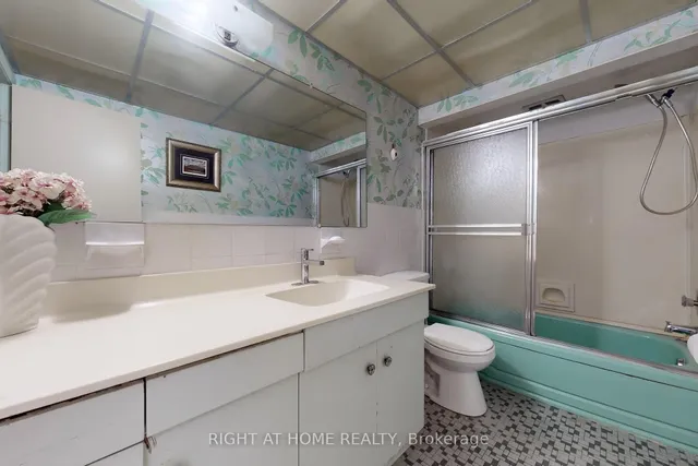 Additional image 35 of 1924 Steepbank Cres