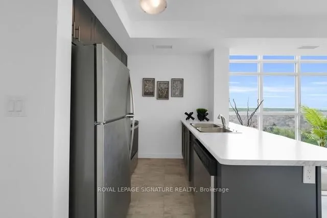 Additional image 7 of 450 Dundas St Unit 1011