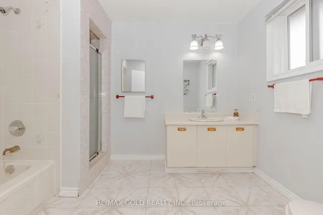 Additional image 19 of 16 Polygon Crt