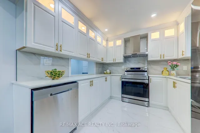 Additional image 15 of 27 Mountain Lion Tr