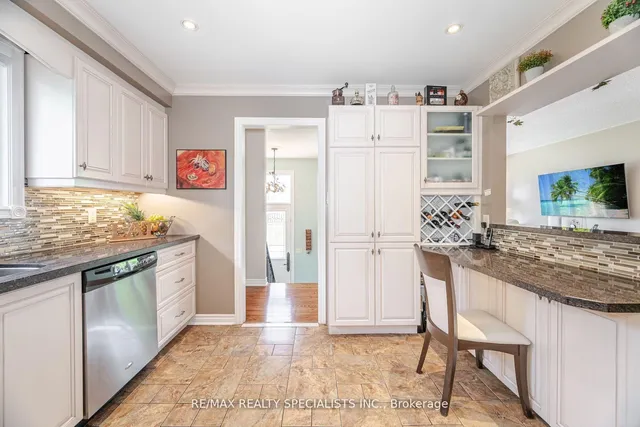 Additional image 12 of 648 Dodsworth Cres