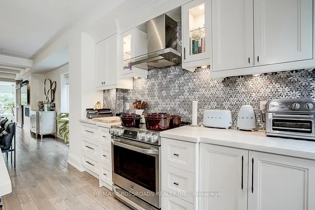 Additional image 30 of 28 Chisholm Ave