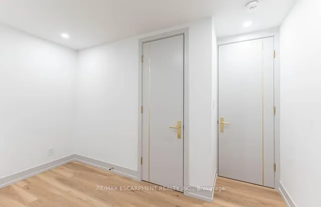 Additional image 12 of 174 ROXBOROUGH Ave