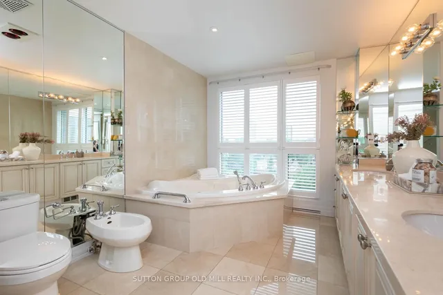 Additional image 22 of 38 Avenue Rd Unit 700