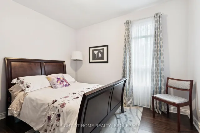 Additional image 23 of 812 Gladstone Ave