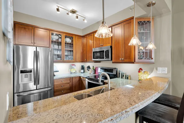 Additional image 3 of 262 Dundas St Unit 403