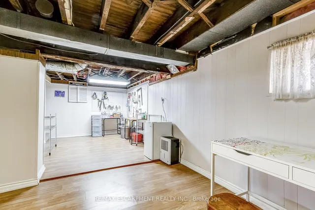 Additional image 31 of 51 Canada St