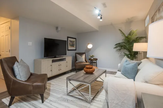 Additional image 34 of 881 Brassard Circ