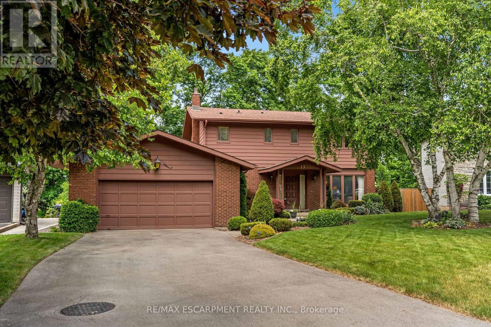 13 LESLIE DRIVE|Hamilton (Stoney Creek), Ontario L8G2P9