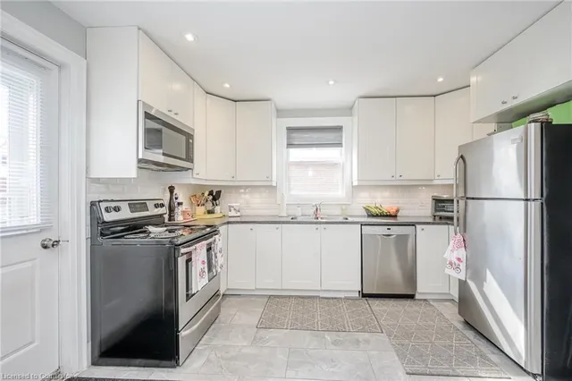 Additional image 10 of 143 Tuxedo Ave