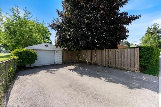 Additional image 27 of 623 Queensdale Ave