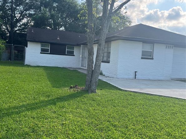 5502 Elm Tree Dr, Houston, TX 77048