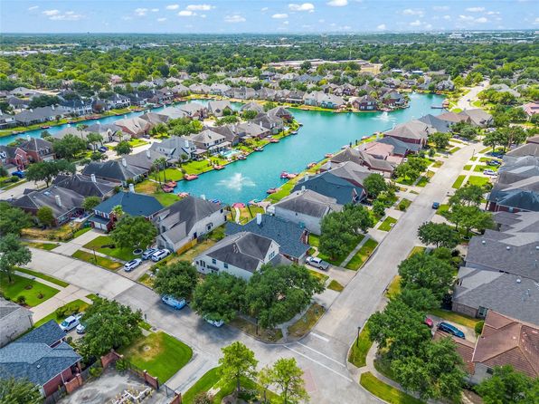 10130 Lakeside Gables Dr, Houston, TX 77065