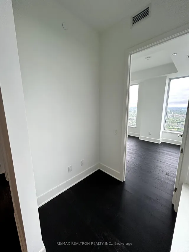 Additional image 8 of 11 Yorkville Ave Unit 5804