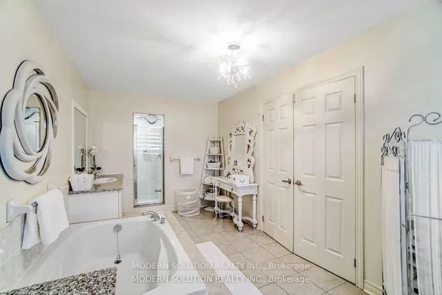 Additional image 20 of 552 Bessborough Dr