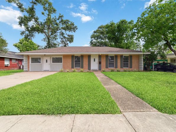 8022 Ridgeview Dr, Houston, TX 77055
