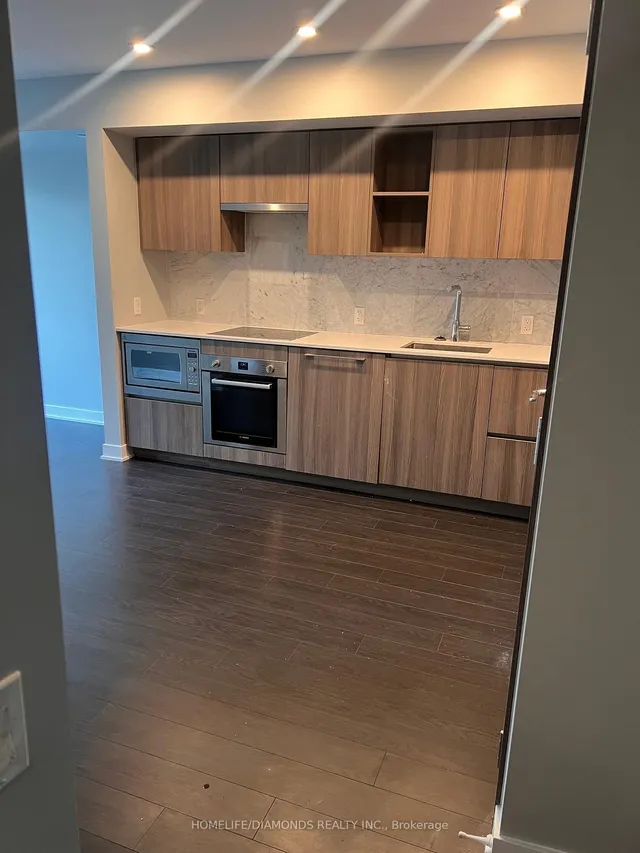 Additional image 8 of 19 BATHURST St Unit 816