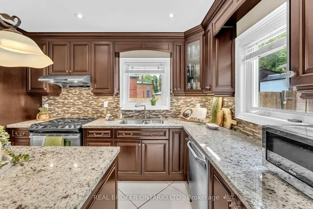 Additional image 11 of 20 Dunraven Dr