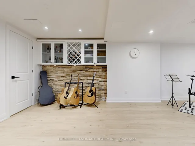 Additional image 35 of 168 Kingsbridge Garden Circ