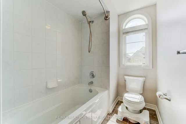 Additional image 11 of 574 North Park Blvd