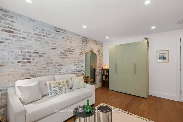 Additional image 13 of 137 Emerald St Unit 5