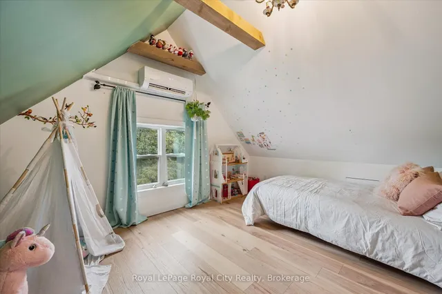 Additional image 31 of 37 Brock St