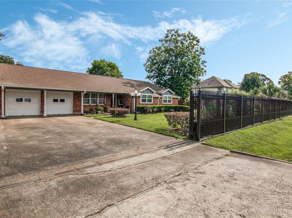 8017 Lanham Ln, Houston, TX 77075