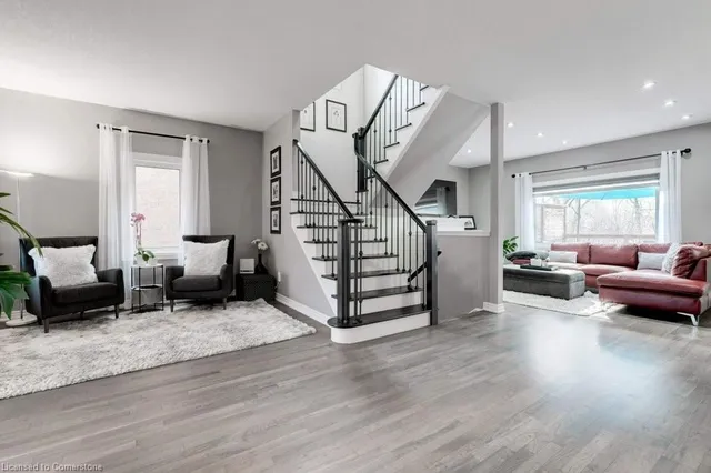 Additional image 8 of 52 Commando Crt