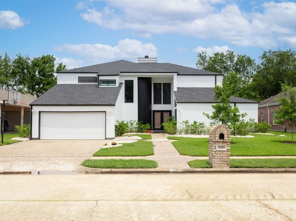 12203 Ashley Circle Dr E, Houston, TX 77071