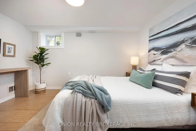 Additional image 24 of 120 Scarboro Cres