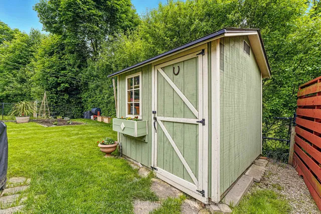 Additional image 33 of 74 Roseville Dr