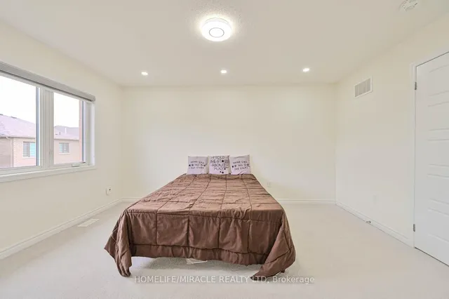 Additional image 26 of 896 Sumac Cres