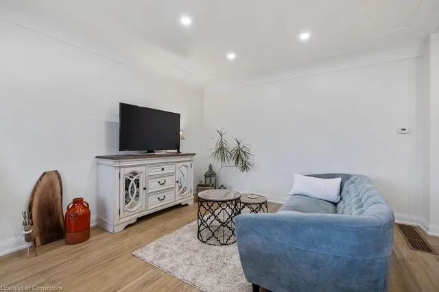 Additional image 21 of 60 Howe Ave