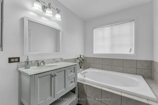 Additional image 27 of 56 Viceroy Cres