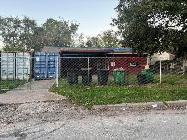 5719 Southwind St, Houston, TX 77033