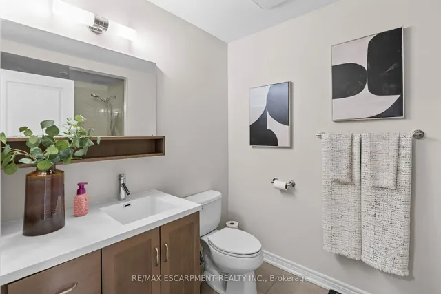 Additional image 25 of 215 Dundas St Unit 53