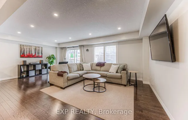 Additional image 9 of 403 Moorlands Cres