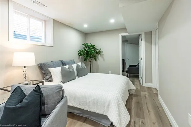 Additional image 30 of 584 Commonwealth Cres