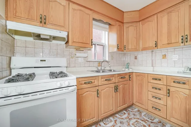 Additional image 17 of 12 Earlscourt Ave