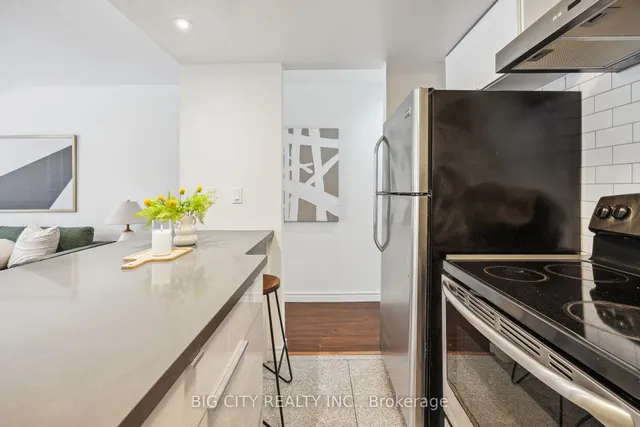 Additional image 12 of 570 Wellington St Unit 12B