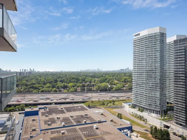 房产图片 14 - 29 Singer Crt 单元 2703