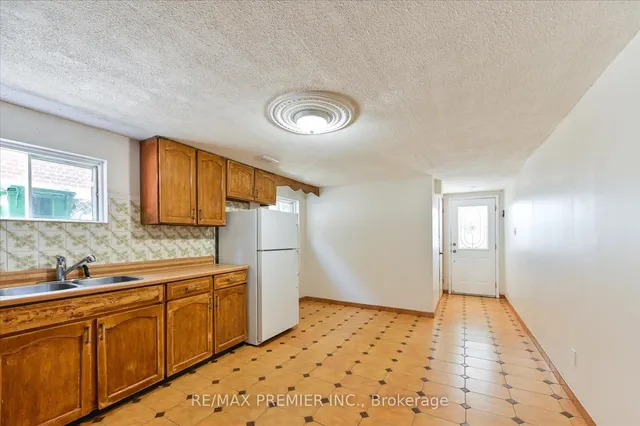 Additional image 37 of 44 Petunias Rd