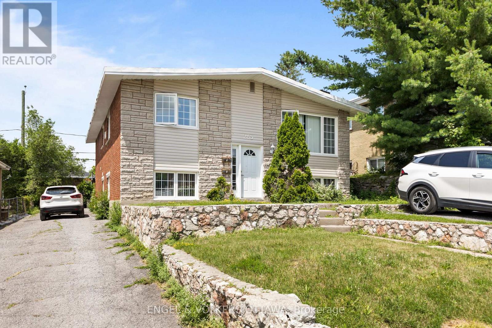 263 MICHEL CIRCLE|Ottawa, Ontario K1L7P4